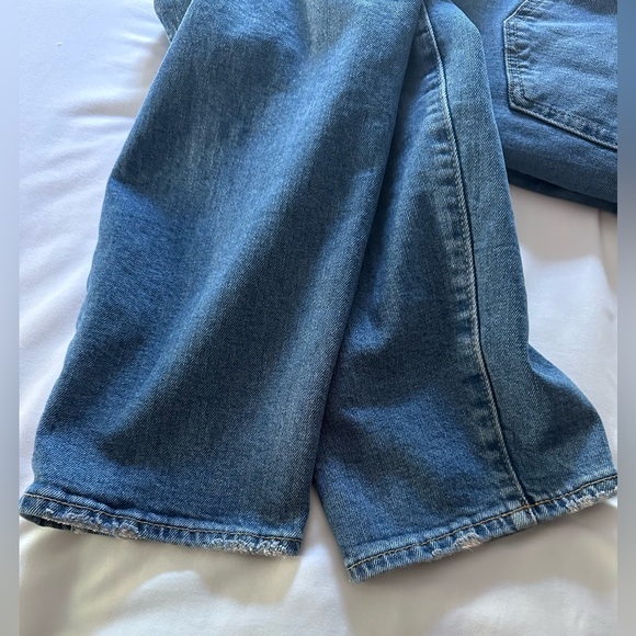 High-Waisted Straight Jeans - Picture 6 of 7